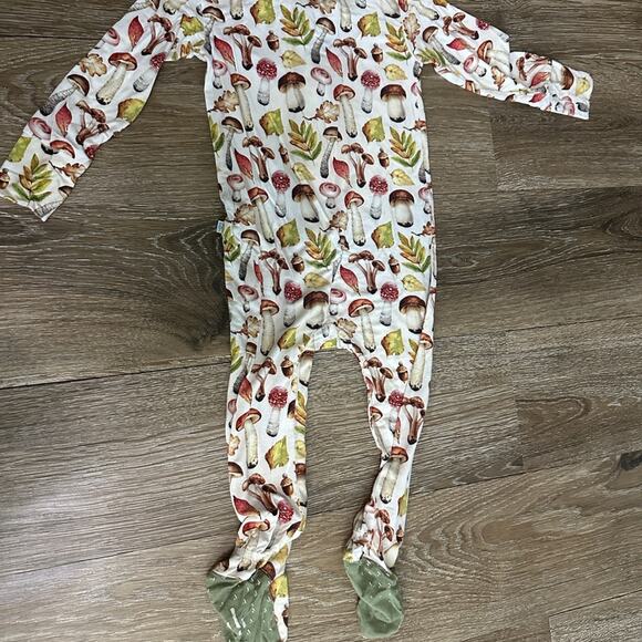 Posh Peanut Mushroom and Leaf Print Kids Footie 18-24 Months - Picture 4 of 4